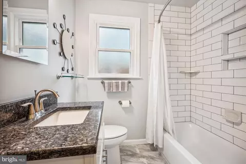 Bath - 610 Forest Glen Rd, Silver Spring, MD 20901 photo 2 of 4