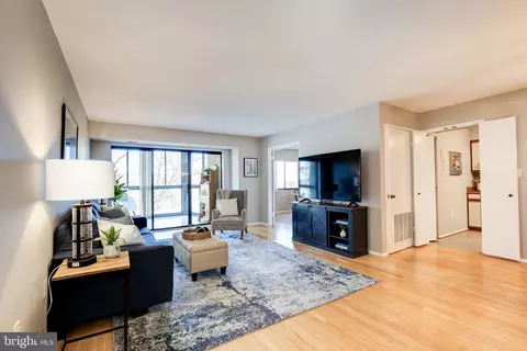 Living - 15100 Interlachen Dr #522, Silver Spring, MD 20906 photo 1 of 4