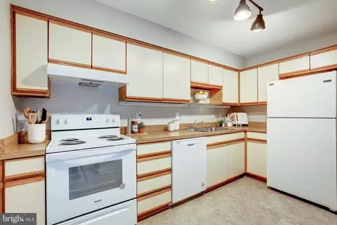 Kitchen - 15100 Interlachen Dr #522, Silver Spring, MD 20906 photo 1 of 2