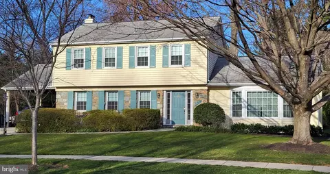 505 Goldsborough Dr, Rockville, MD 20850