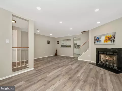 Living - 4129 Peppertree Ln #4129, Silver Spring, MD 20906 photo 4 of 6