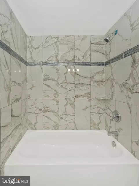 Bath - 4129 Peppertree Ln #4129, Silver Spring, MD 20906 photo 3 of 4