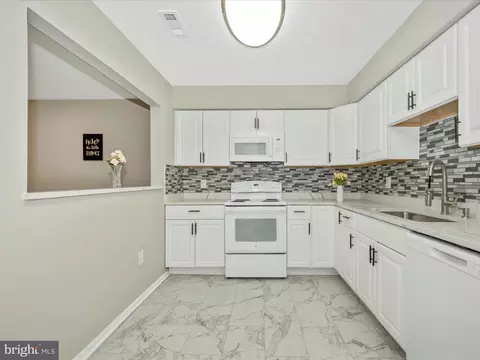 Kitchen - 4129 Peppertree Ln #4129, Silver Spring, MD 20906 photo 4 of 6