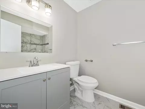 Bath - 4129 Peppertree Ln #4129, Silver Spring, MD 20906 photo 2 of 4