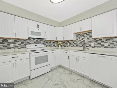 Kitchen - 4129 Peppertree Ln #4129, Silver Spring, MD 20906 photo 3 of 6