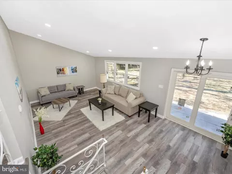 Living - 719 Hillsboro Dr, Silver Spring, MD 20902 photo 7 of 7