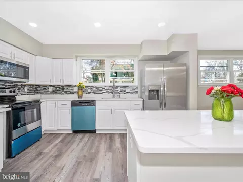 Kitchen - 719 Hillsboro Dr, Silver Spring, MD 20902 photo 2 of 5