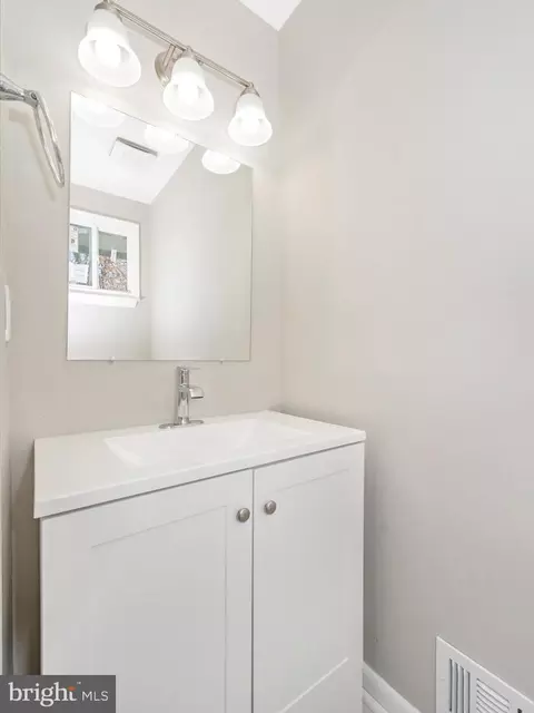 Bath - 719 Hillsboro Dr, Silver Spring, MD 20902 photo 1 of 6