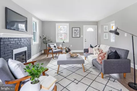 Living - 200 Timberwood Ave, Silver Spring, MD 20901 photo 4 of 8