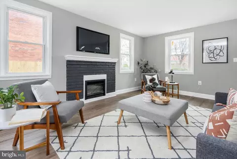 Living - 200 Timberwood Ave, Silver Spring, MD 20901 photo 6 of 8