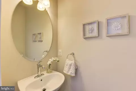 Entry Way - 9770 Fields Rd, Gaithersburg, MD 20878 photo 5 of 10