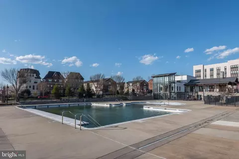 Exterior - 9770 Fields Rd, Gaithersburg, MD 20878 photo 6 of 9