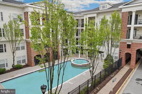 Exterior - 23 Arch Pl #375, Gaithersburg, MD 20878 photo 2 of 3