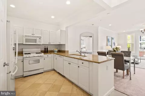 Kitchen - 23 Arch Pl #375, Gaithersburg, MD 20878 photo 2 of 6