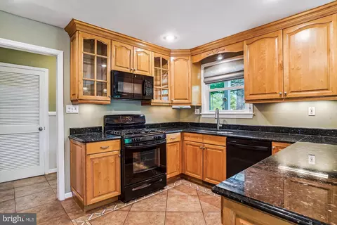 500 Marshall Manor Dr, Silver Spring, MD 20905 photo 10