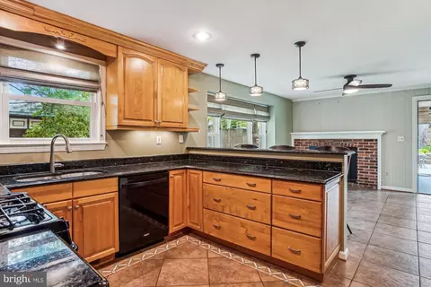 500 Marshall Manor Dr, Silver Spring, MD 20905 photo 11