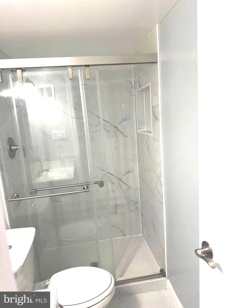 Bath - 9610 Mcalpine Rd, Silver Spring, MD 20901 photo 6 of 7