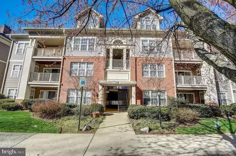 119 Timberbrook Ln #T-103, Gaithersburg, MD 20878