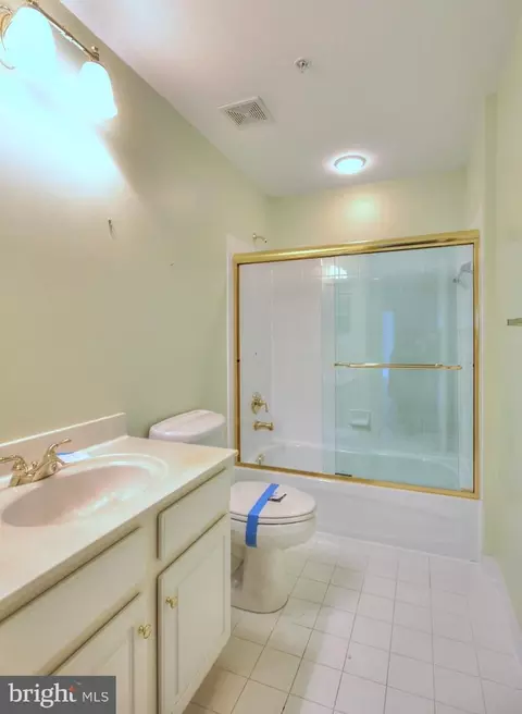 Bath - 3745 Glen Eagles Dr, Silver Spring, MD 20906 photo 2 of 4