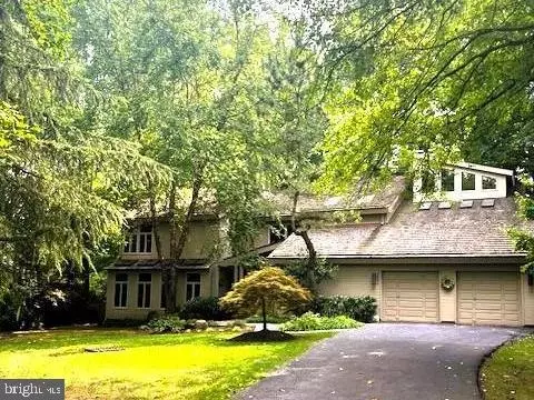 6404 Hillmead Rd, Bethesda, MD 20817