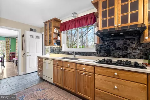 Kitchen - 20 Apple Grove Rd, Silver Spring, MD 20904 photo 3 of 4