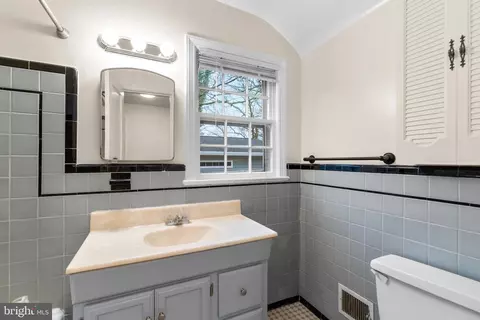 Bath - 10217 Capitol View Ave, Silver Spring, MD 20910 photo 3 of 5
