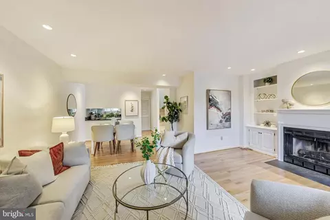 8902 Battery Pl #2, Bethesda, MD 20814