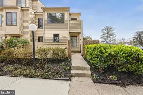 24 Docena Ct, Montgomery Village, MD 20886