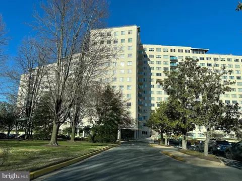 10201 Grosvenor Pl #627, Rockville, MD 20852