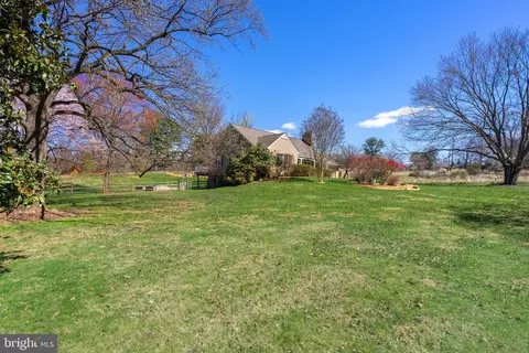 10111 Lakewood Dr, Rockville, MD 20850
