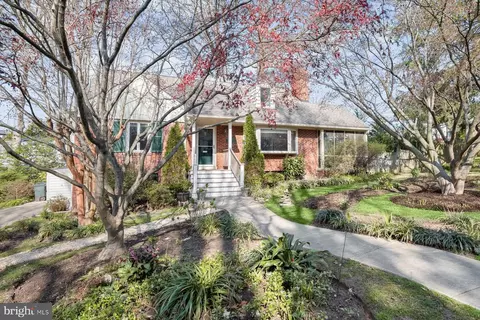 5320 Briley Pl, Bethesda, MD 20816