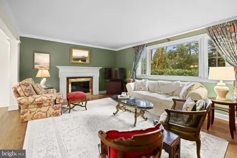 Living - 10600 Unity Ln, Potomac, MD 20854 photo 1 of 3