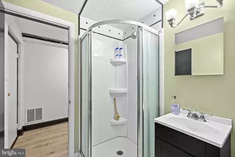 Bath - 10600 Unity Ln, Potomac, MD 20854 photo 3 of 3