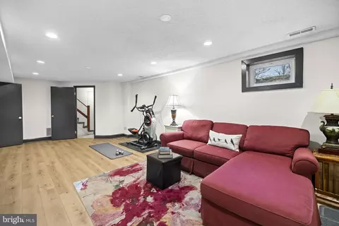 Living - 10600 Unity Ln, Potomac, MD 20854 photo 3 of 3
