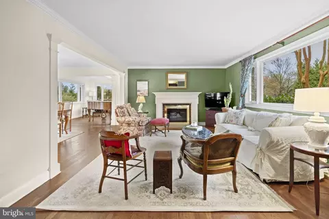 Living - 10600 Unity Ln, Potomac, MD 20854 photo 2 of 3