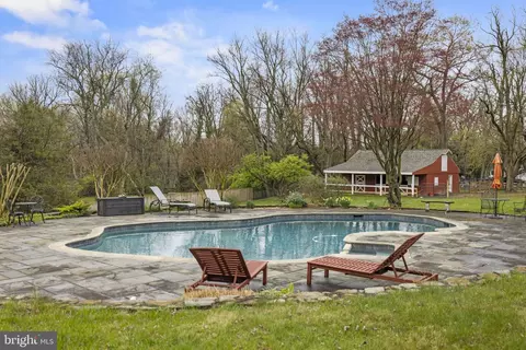 Exterior - 10600 Unity Ln, Potomac, MD 20854 photo 4 of 7