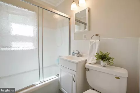 Bath - 4206 Dahill Rd, Silver Spring, MD 20906 photo 1 of 3
