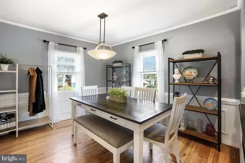 Dining - 4206 Dahill Rd, Silver Spring, MD 20906 photo 2 of 4