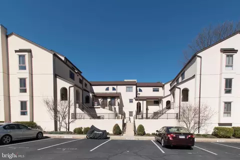 8904 Battery Pl #3, Bethesda, MD 20814