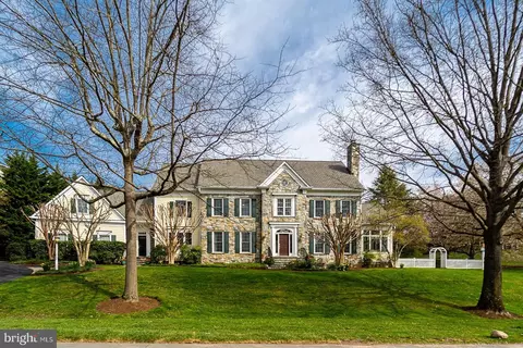 9824 Carmelita Dr, Potomac, MD 20854
