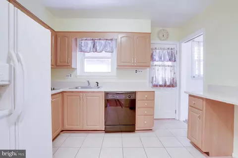 Kitchen - 8802 2nd Ave, Silver Spring, MD 20910 photo 3 of 4