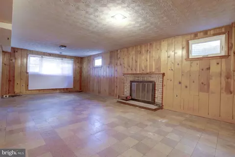 Living - 8802 2nd Ave, Silver Spring, MD 20910 photo 6 of 7