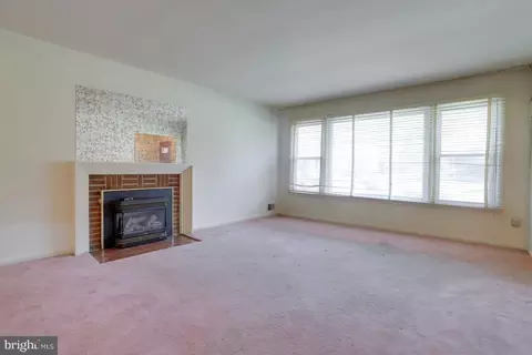 Living - 8802 2nd Ave, Silver Spring, MD 20910 photo 2 of 7