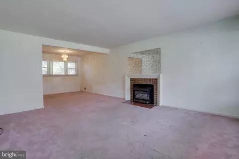 Living - 8802 2nd Ave, Silver Spring, MD 20910 photo 4 of 7