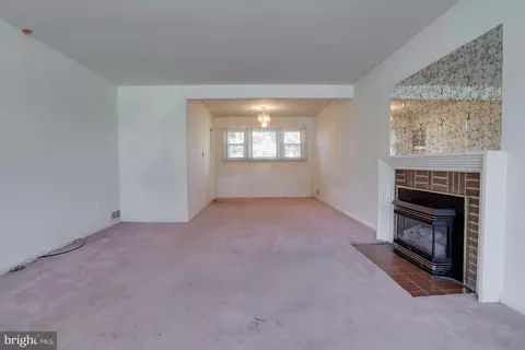 Living - 8802 2nd Ave, Silver Spring, MD 20910 photo 5 of 7