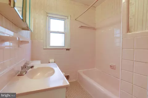 Bath - 8802 2nd Ave, Silver Spring, MD 20910 photo 7 of 7