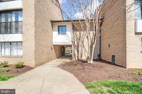 124 Monroe St #102, Rockville, MD 20850