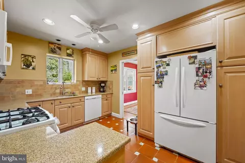 Kitchen - 604 Blick Dr, Silver Spring, MD 20904 photo 4 of 5