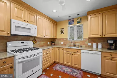 Kitchen - 604 Blick Dr, Silver Spring, MD 20904 photo 5 of 5