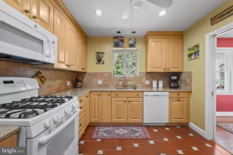 Kitchen - 604 Blick Dr, Silver Spring, MD 20904 photo 2 of 5